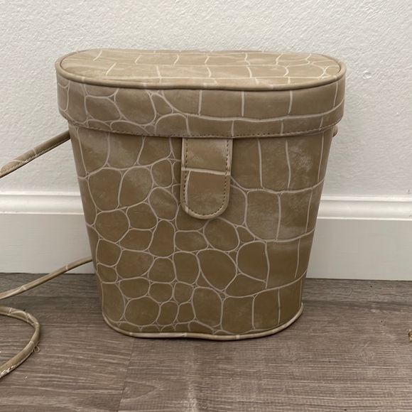 Giraffe Pattern Purse - Picture 1 of 10